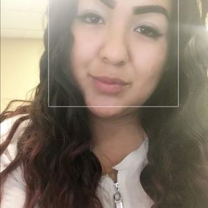 Meet your Posher, Elvia